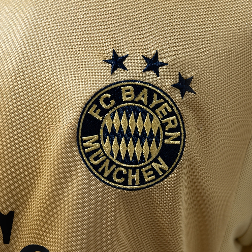 Retro 04/05 Bayern Munich away S-XXL - Image 5