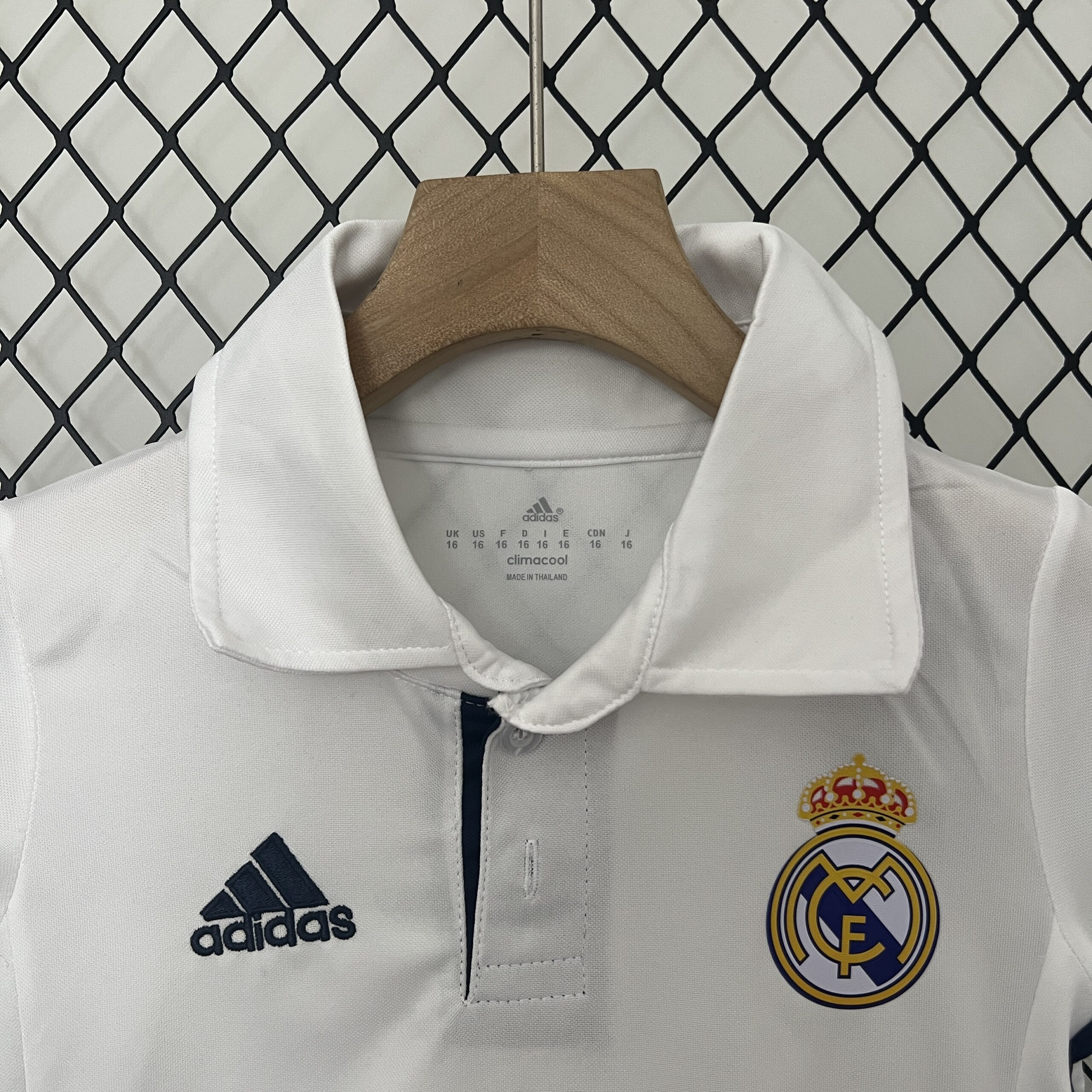kids Real Madrid 16/17 home size: 16-28 - Image 9