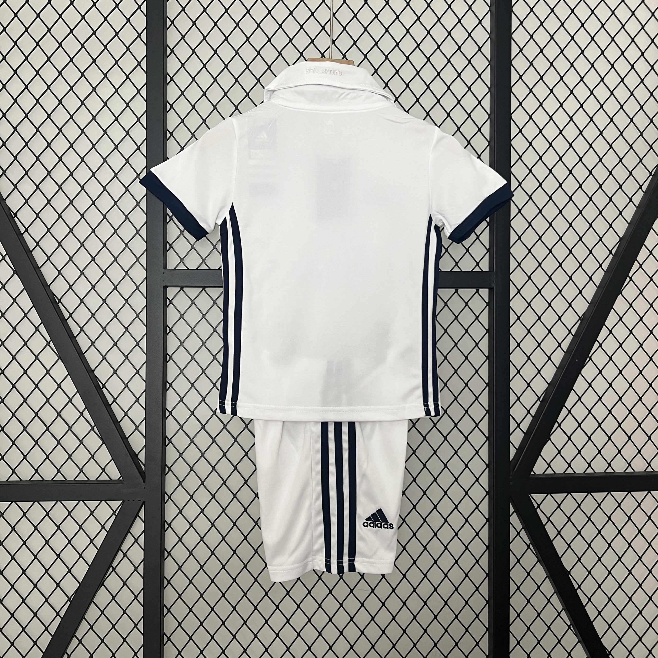 kids Real Madrid 16/17 home size: 16-28 - Image 3