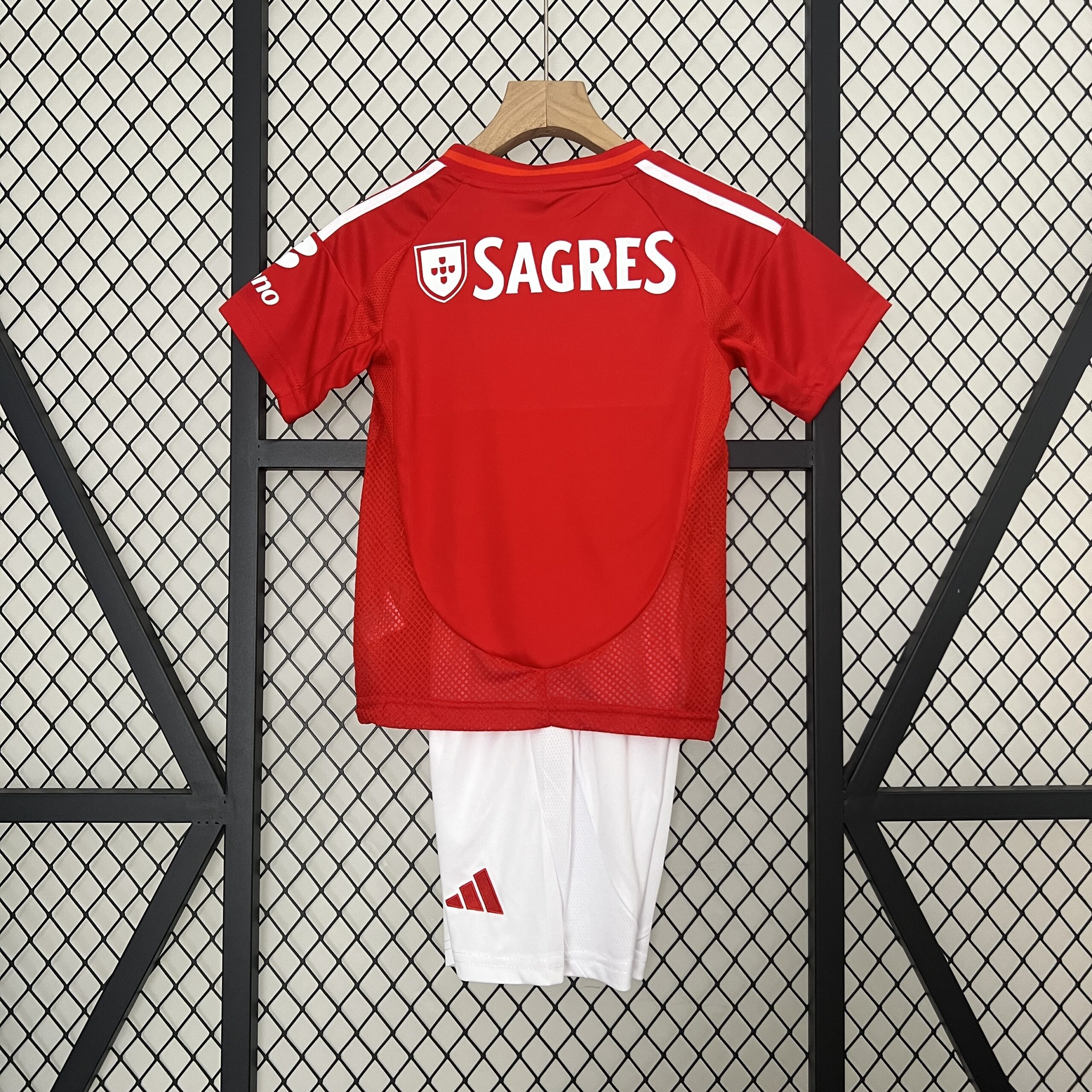 24/25 Kids Benfica Home Size: 16-28 - Image 3
