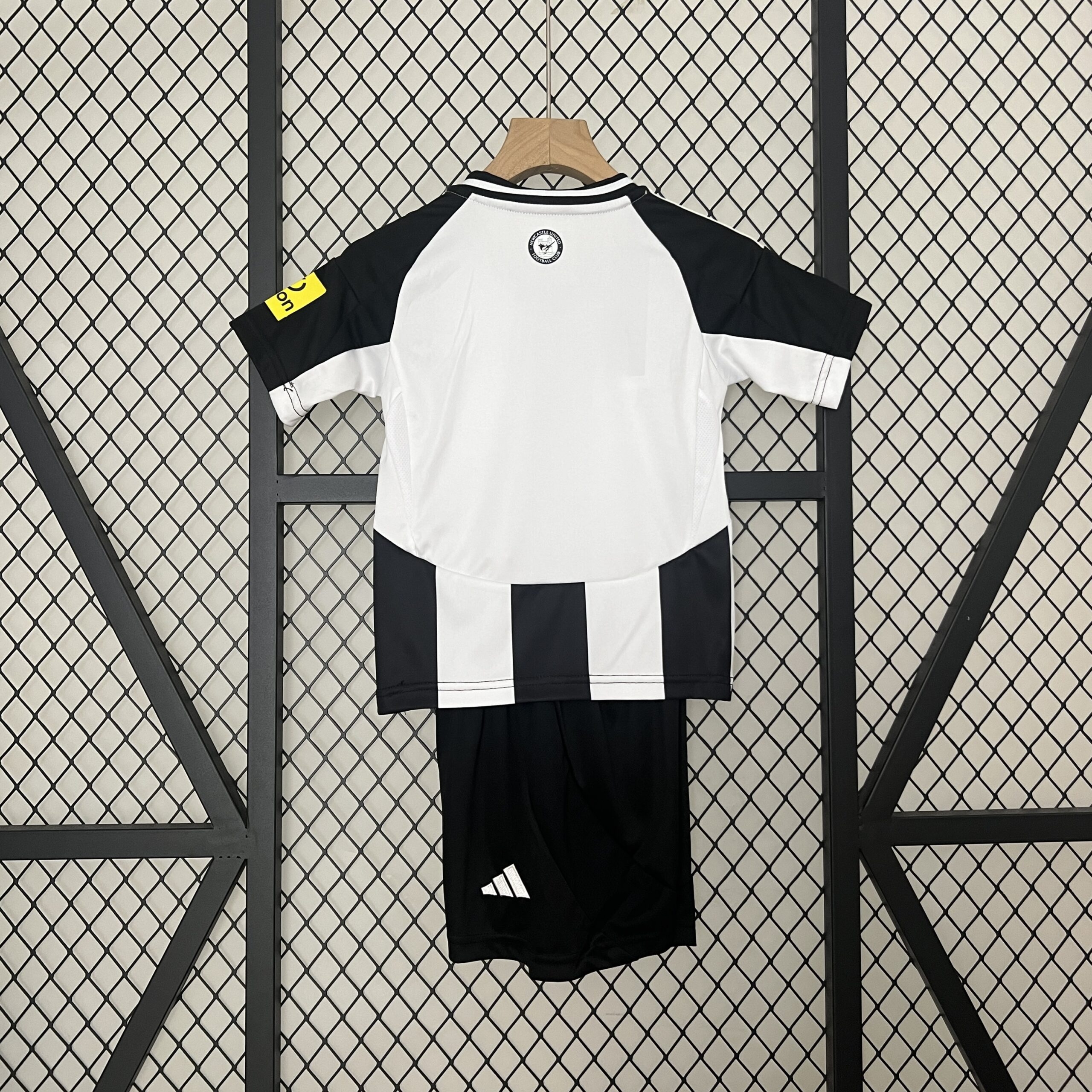 24/25 Kids Newcastle United Home Size: 16-28 - Image 5