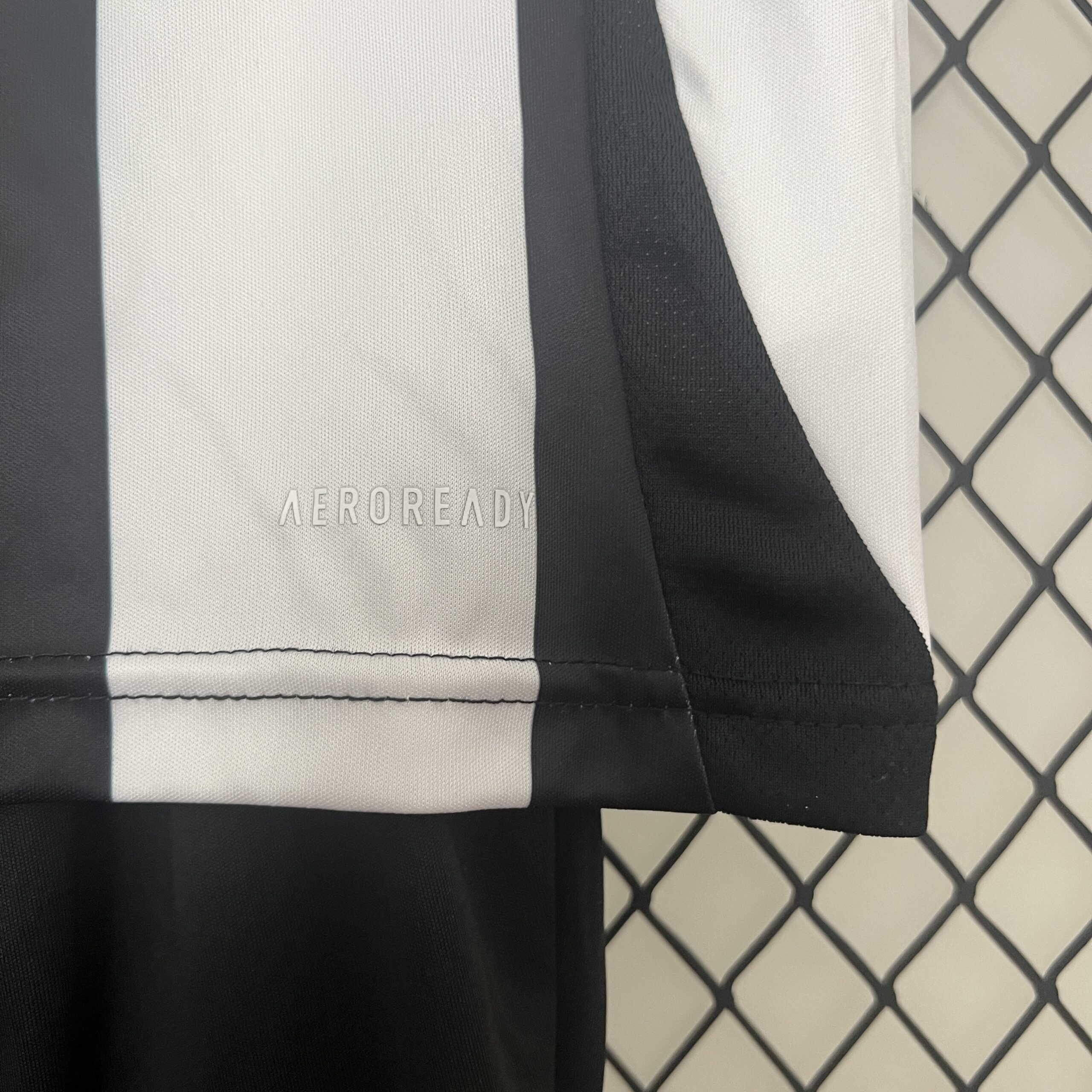 24/25 Kids Newcastle United Home Size: 16-28 - Image 7