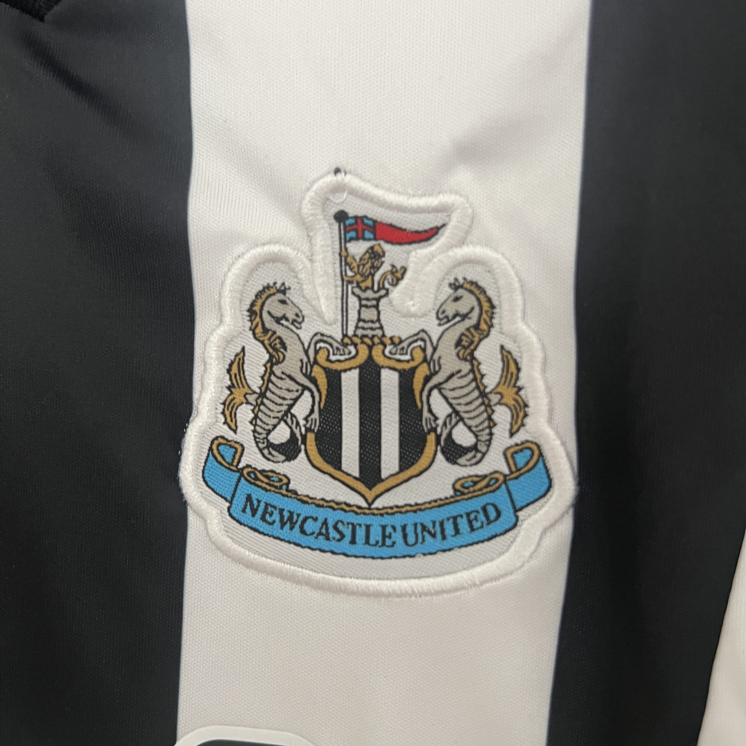 24/25 Kids Newcastle United Home Size: 16-28 - Image 9