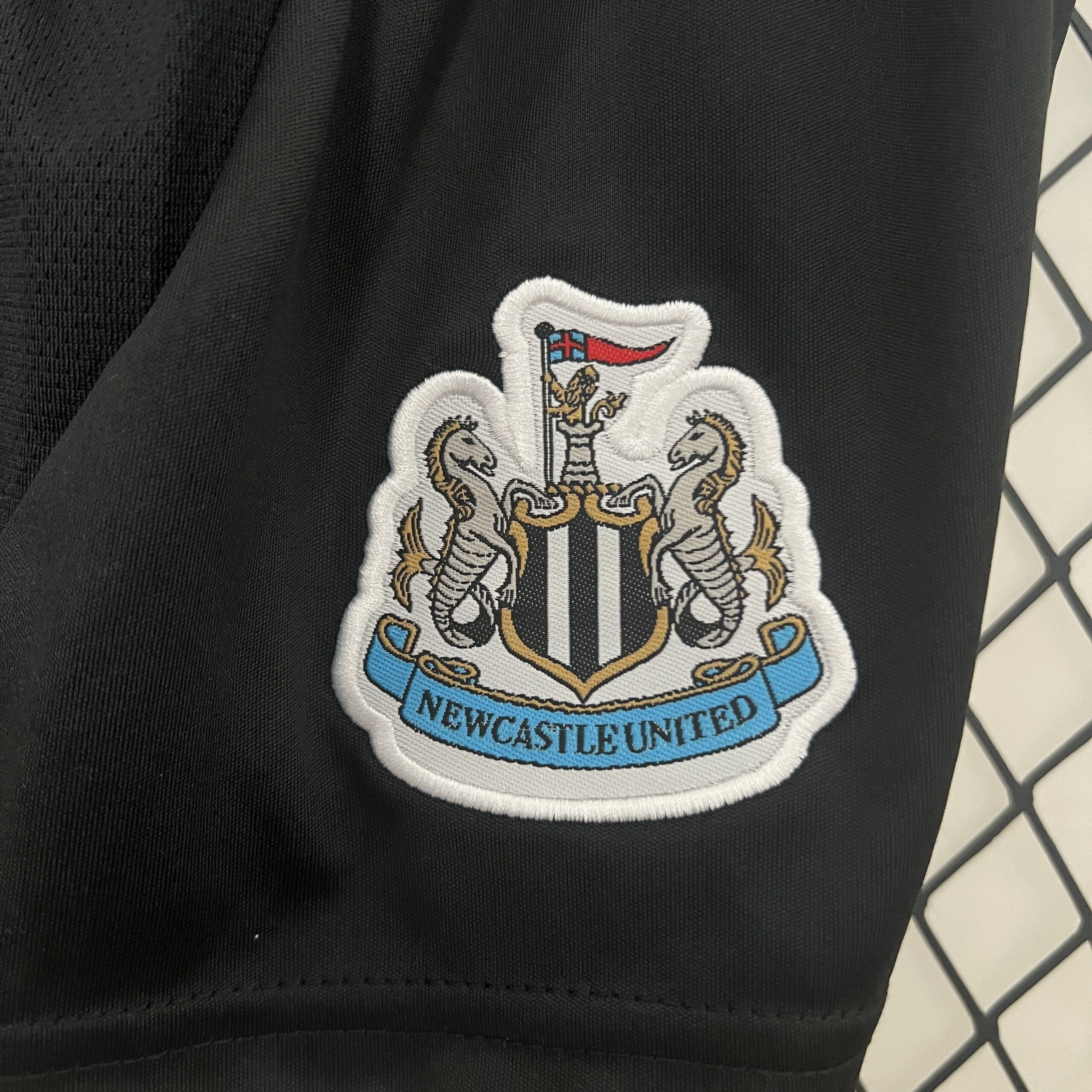 24/25 Kids Newcastle United Home Size: 16-28 - Image 6