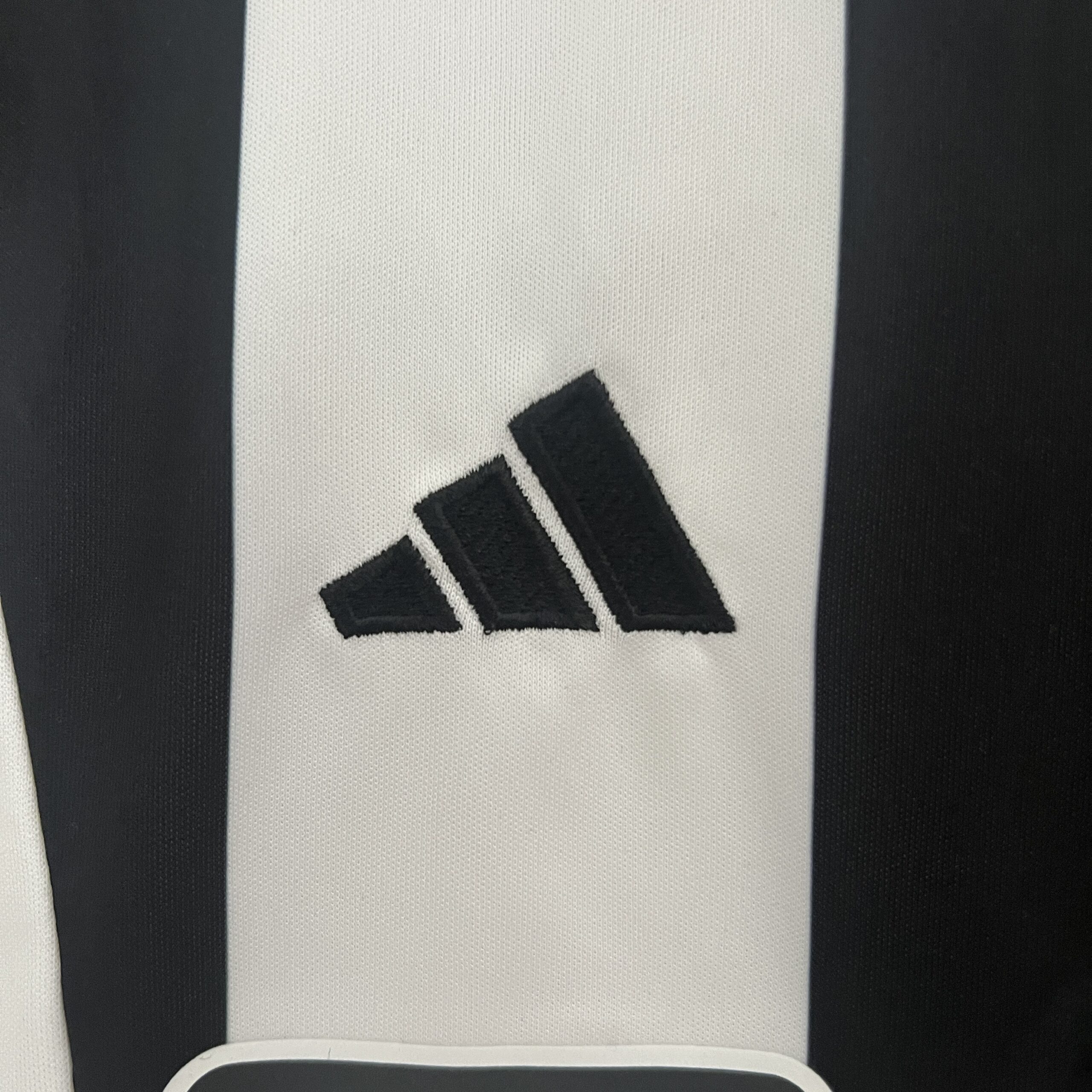 24/25 Kids Newcastle United Home Size: 16-28 - Image 8