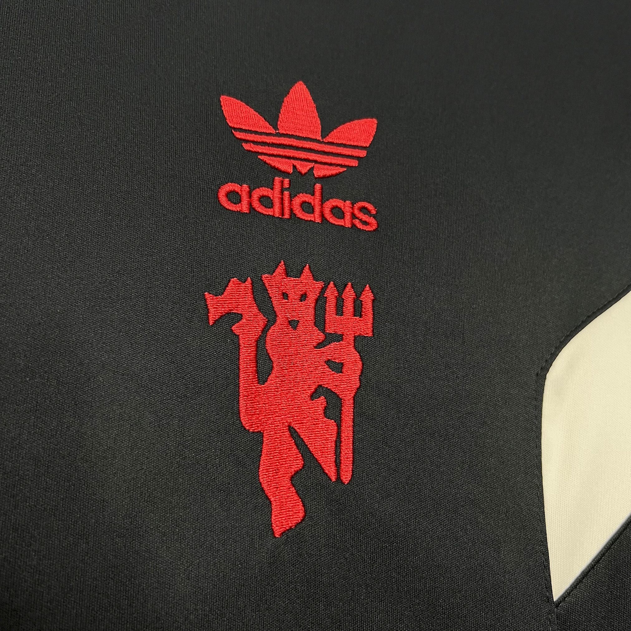 Manchester United 2024/25 Originals Tee Black Jersey S-2XL - Image 5
