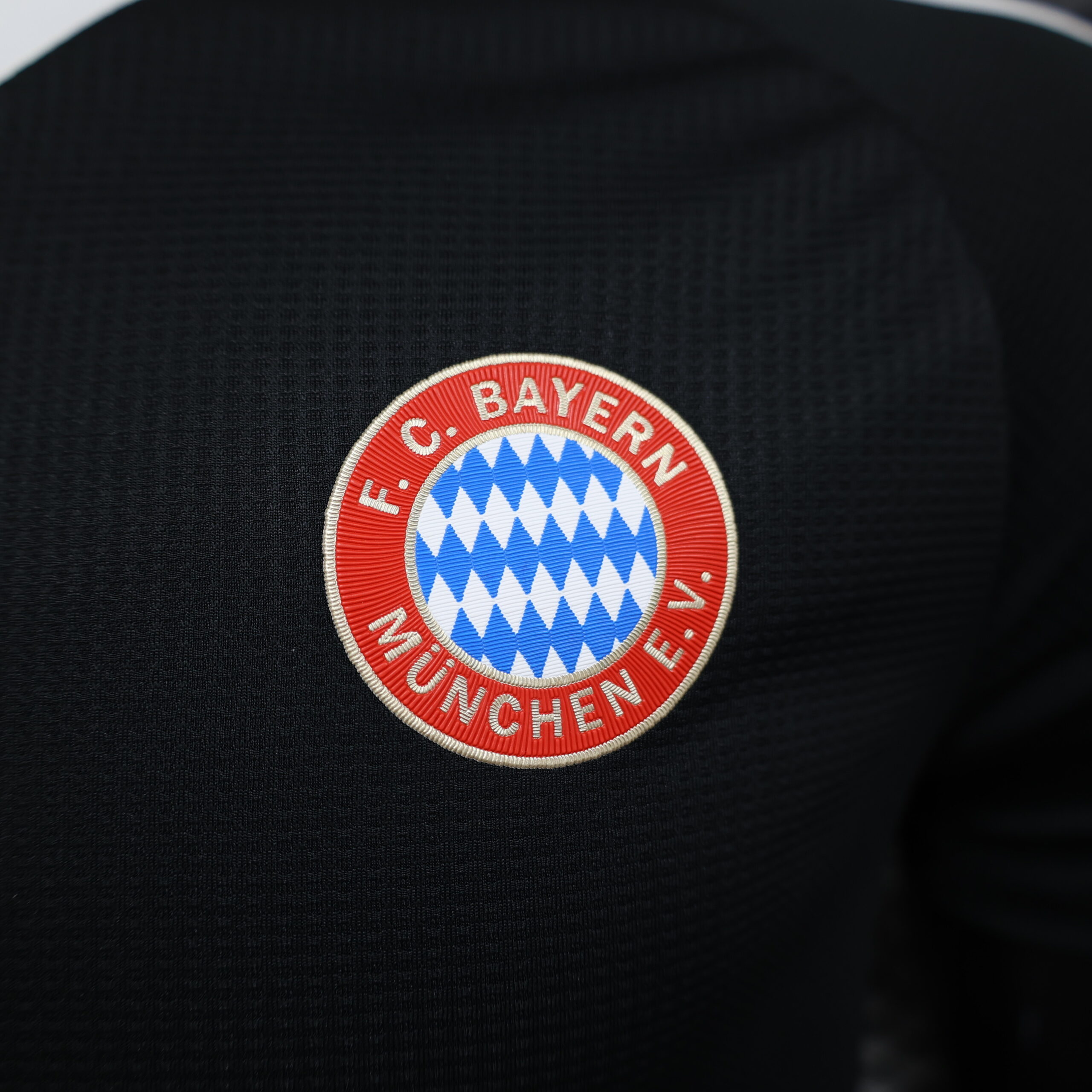 24/25 Player Bayern Munich Black Goalkeeper S-XXL - Image 9