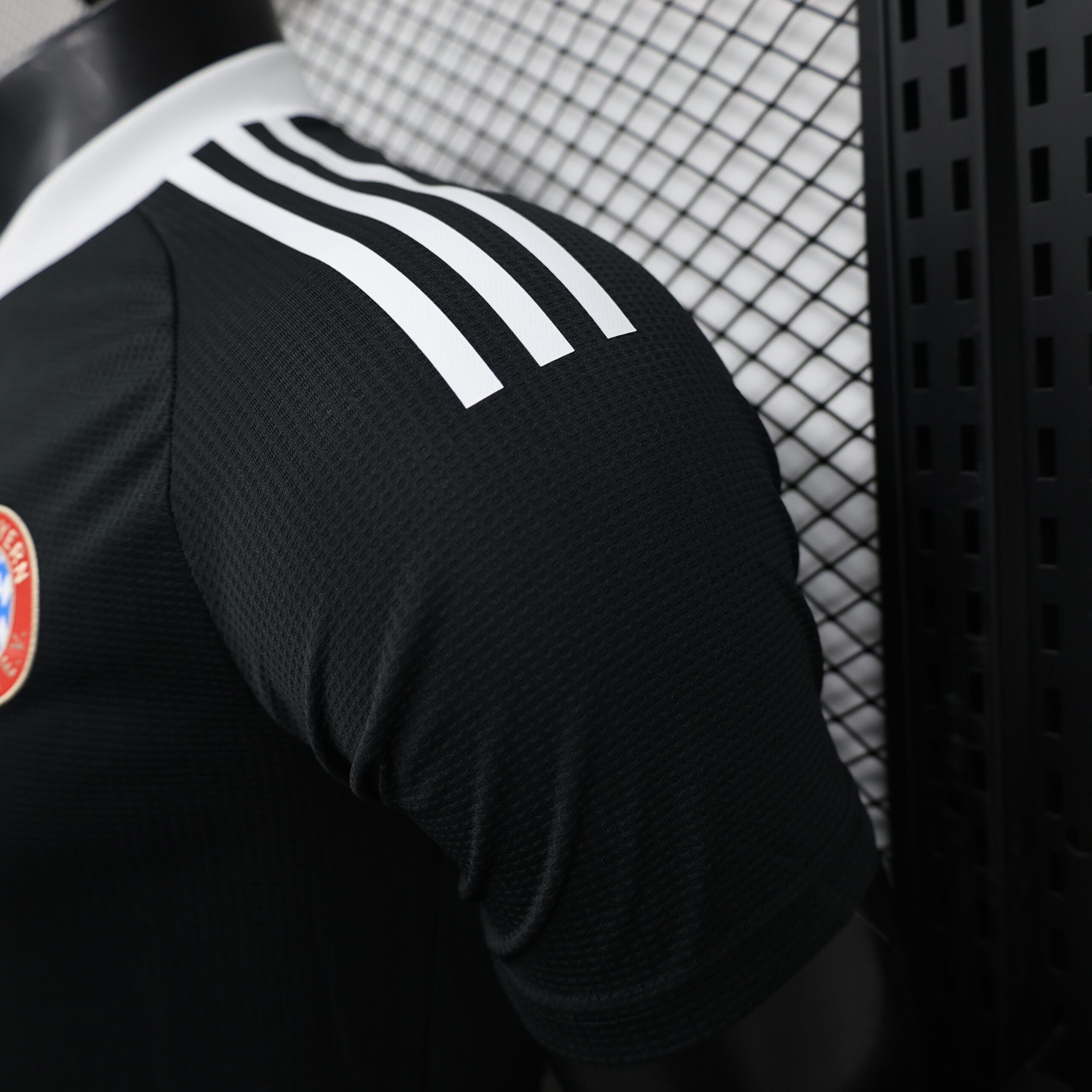 24/25 Player Bayern Munich Black Goalkeeper S-XXL - Image 7