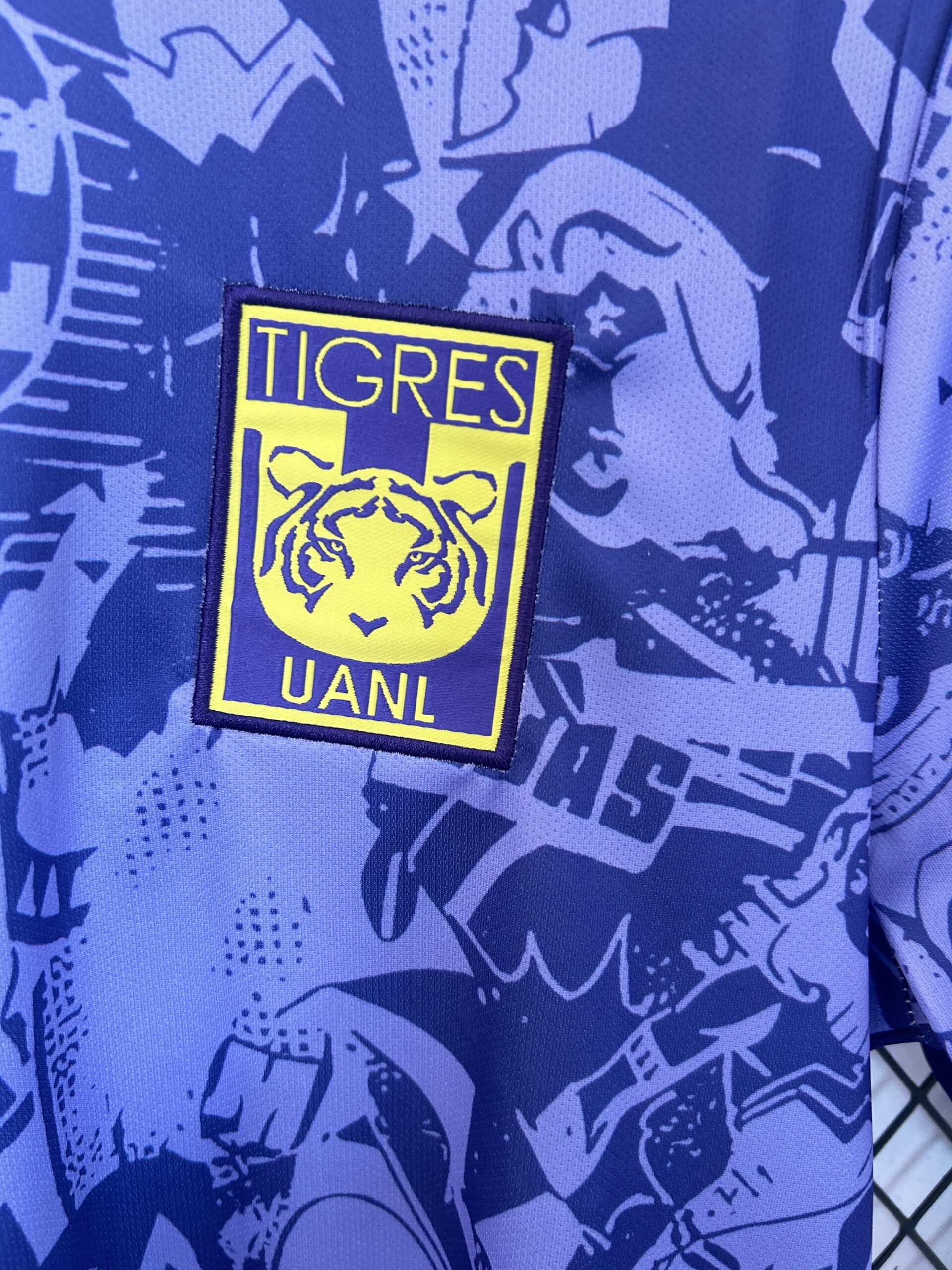 25/26 Tigers Pre-Game Suit S-4XL - Image 5