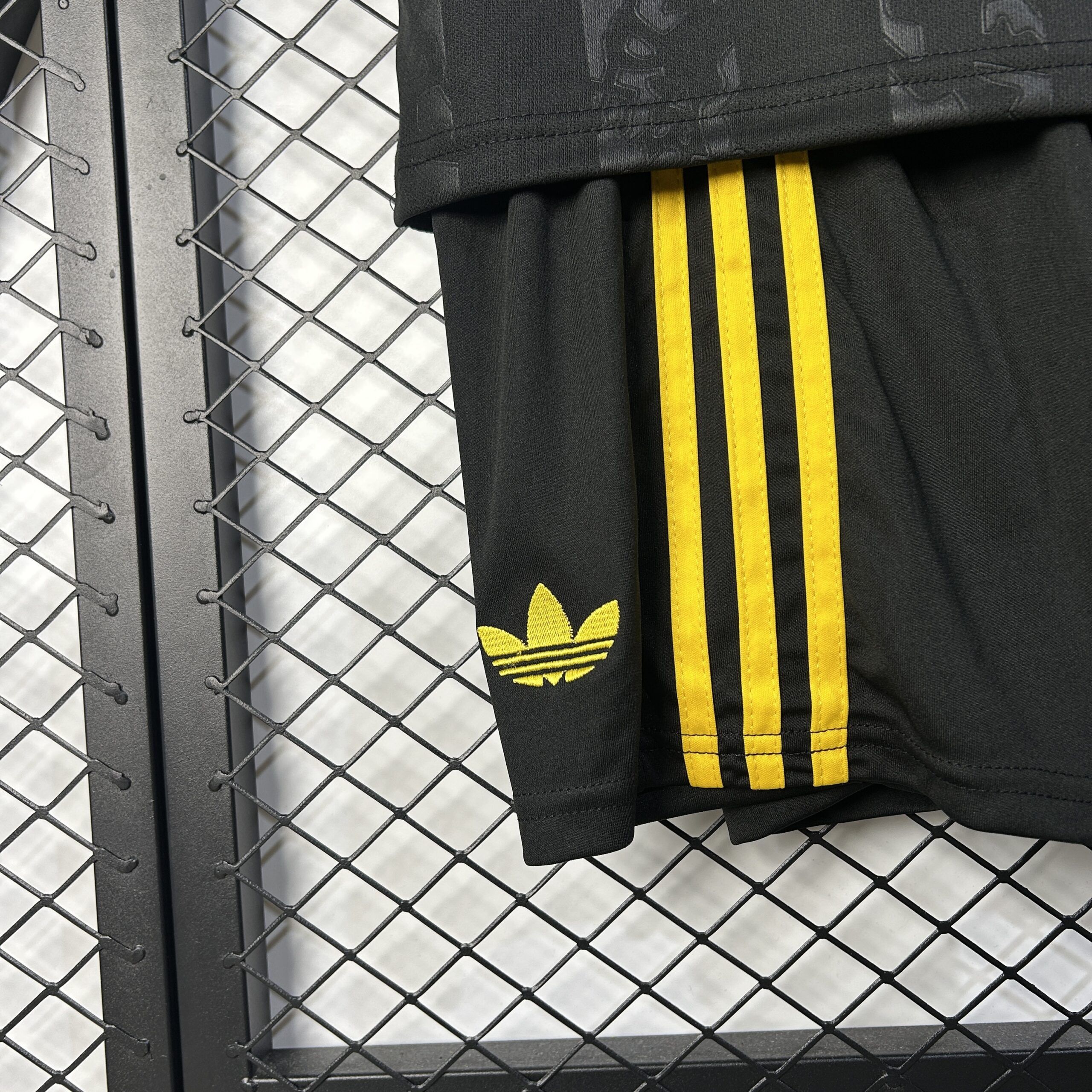 25/26 kids M-U third away size 16-28 - Image 3