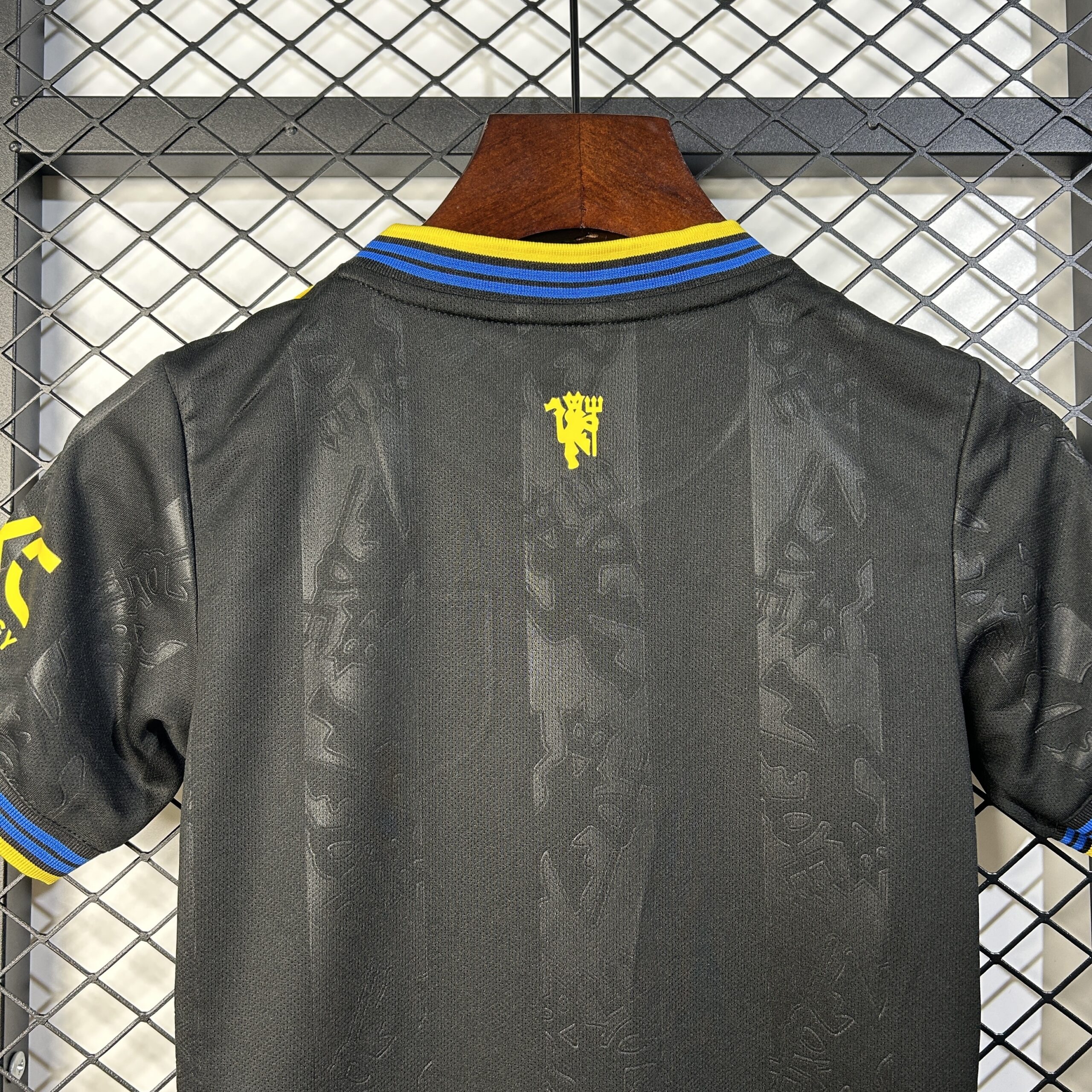 25/26 kids M-U third away size 16-28 - Image 4