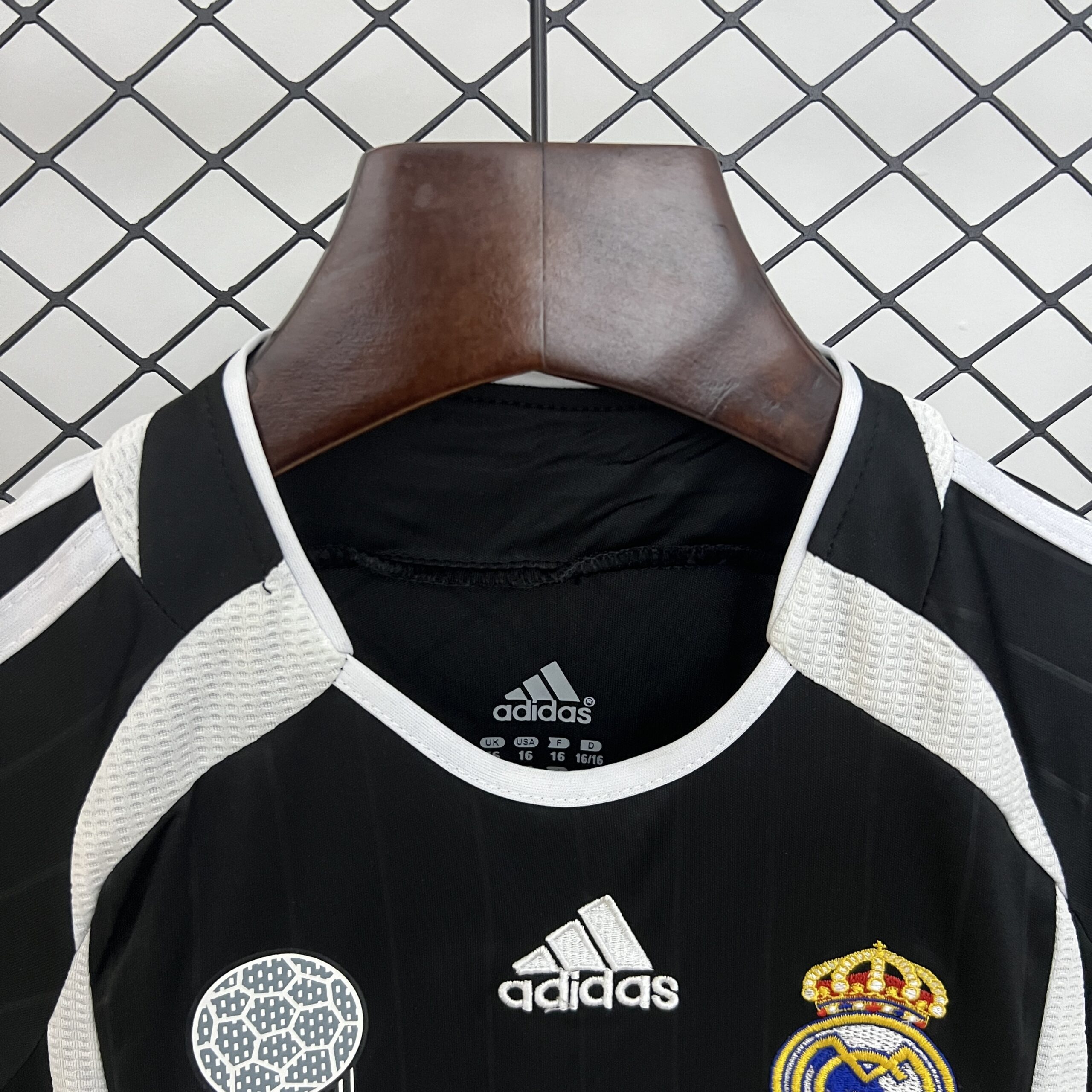 kids Real Madrid 06/07 away size: 16-28 - Image 8