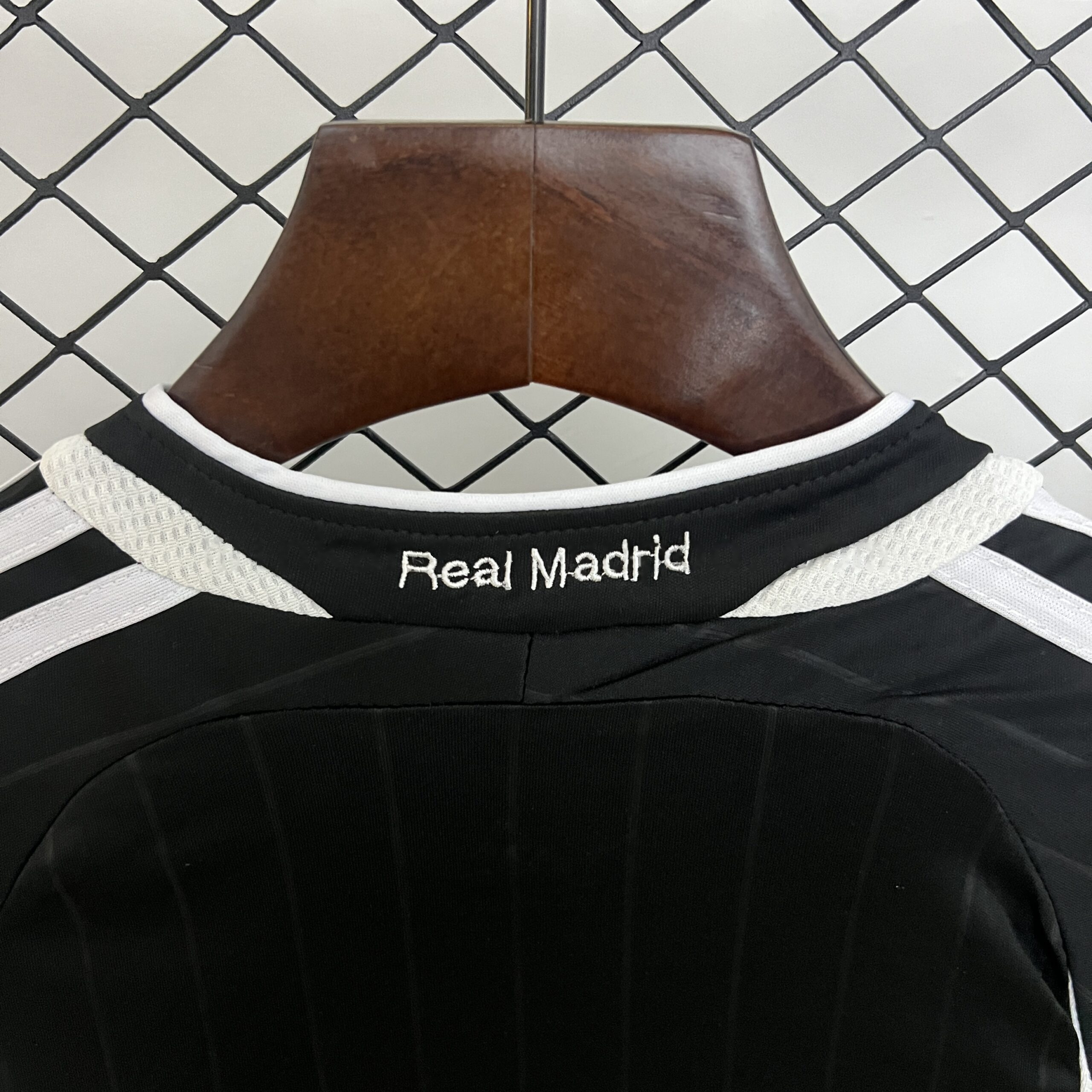 kids Real Madrid 06/07 away size: 16-28 - Image 2