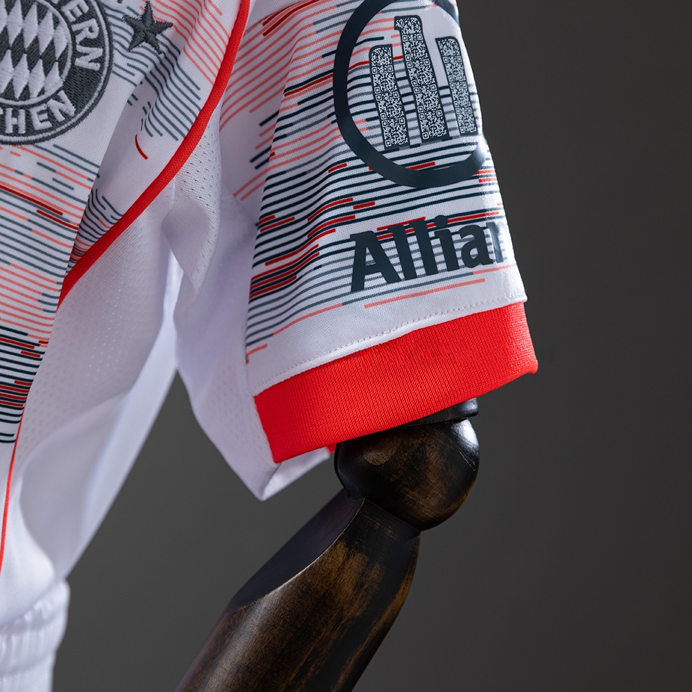 25/26 kids Bayern Munich Away size: 16-28 - Image 4