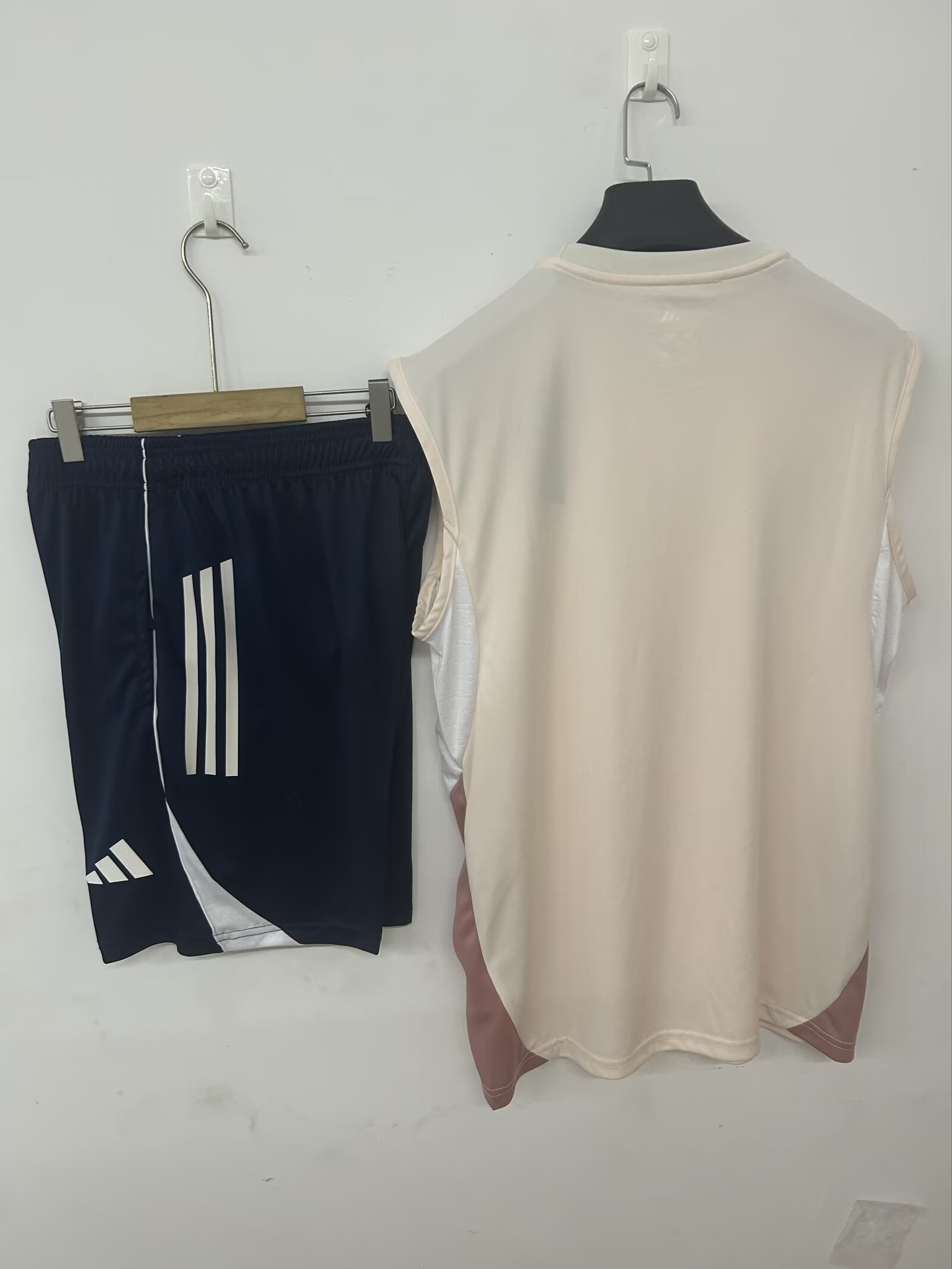 25/26 Aston Villa training suit pink S-3XL - Image 2