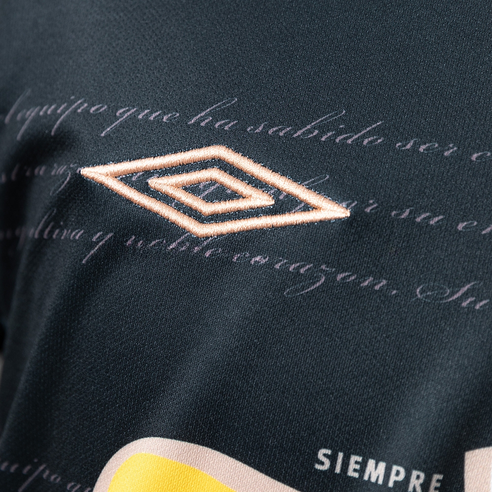 Colo Colo 2011 Away Jersey S-XXL - Image 3