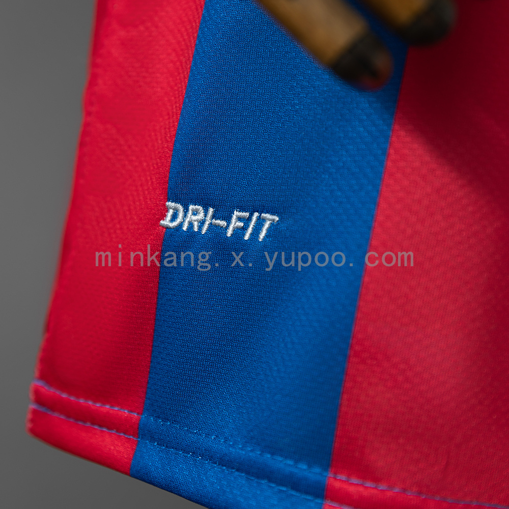 Barcelona 10/11 Home Retro Kids Kit Jersey Size 16-28 - Image 10